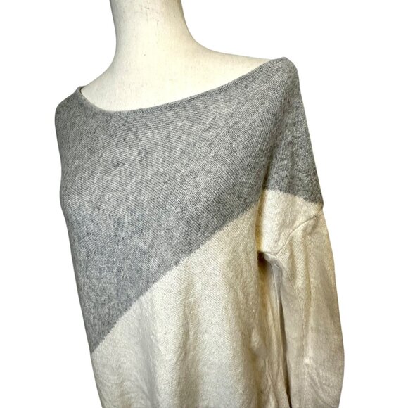 Alice + Olivia Gray Cream Colorblock Asymmetrical Hem Wool Angora Blend Sweater - Picture 3 of 8